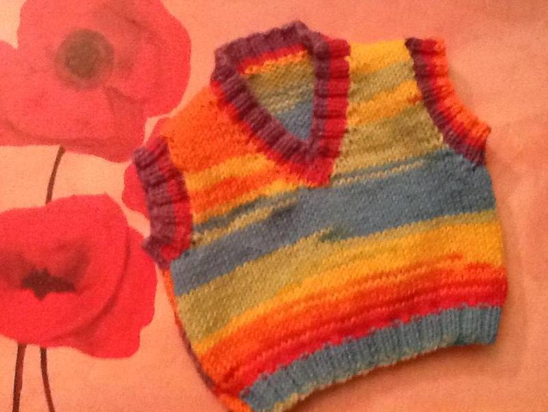 Handgestrickte Babyweste Fair Isle Trägershirt Mit V-Ausschnitt | Geburt - 7 Jahre von CozyWozyWo