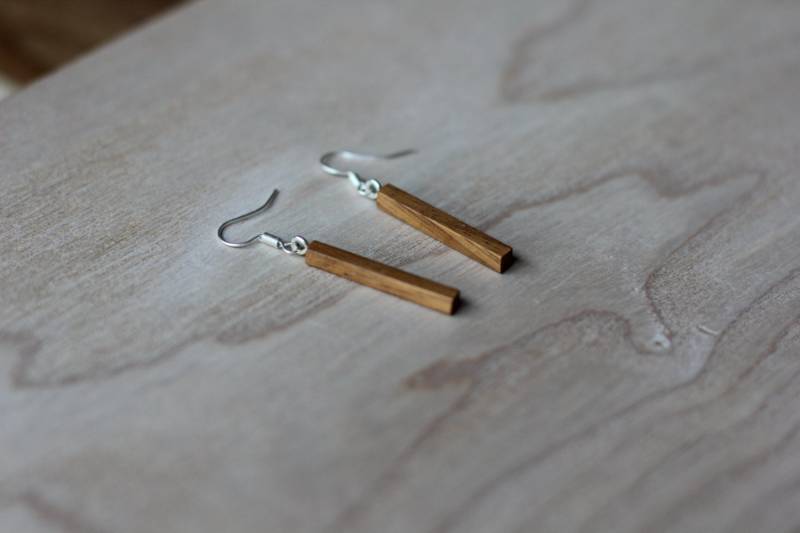 Handmade Iroko Holz Hängeohrringe Sterling Silber Stecker Handmade Iroko Holz Hängeohrringe Sterling Silber Stecker von CrabtreeWorkshop