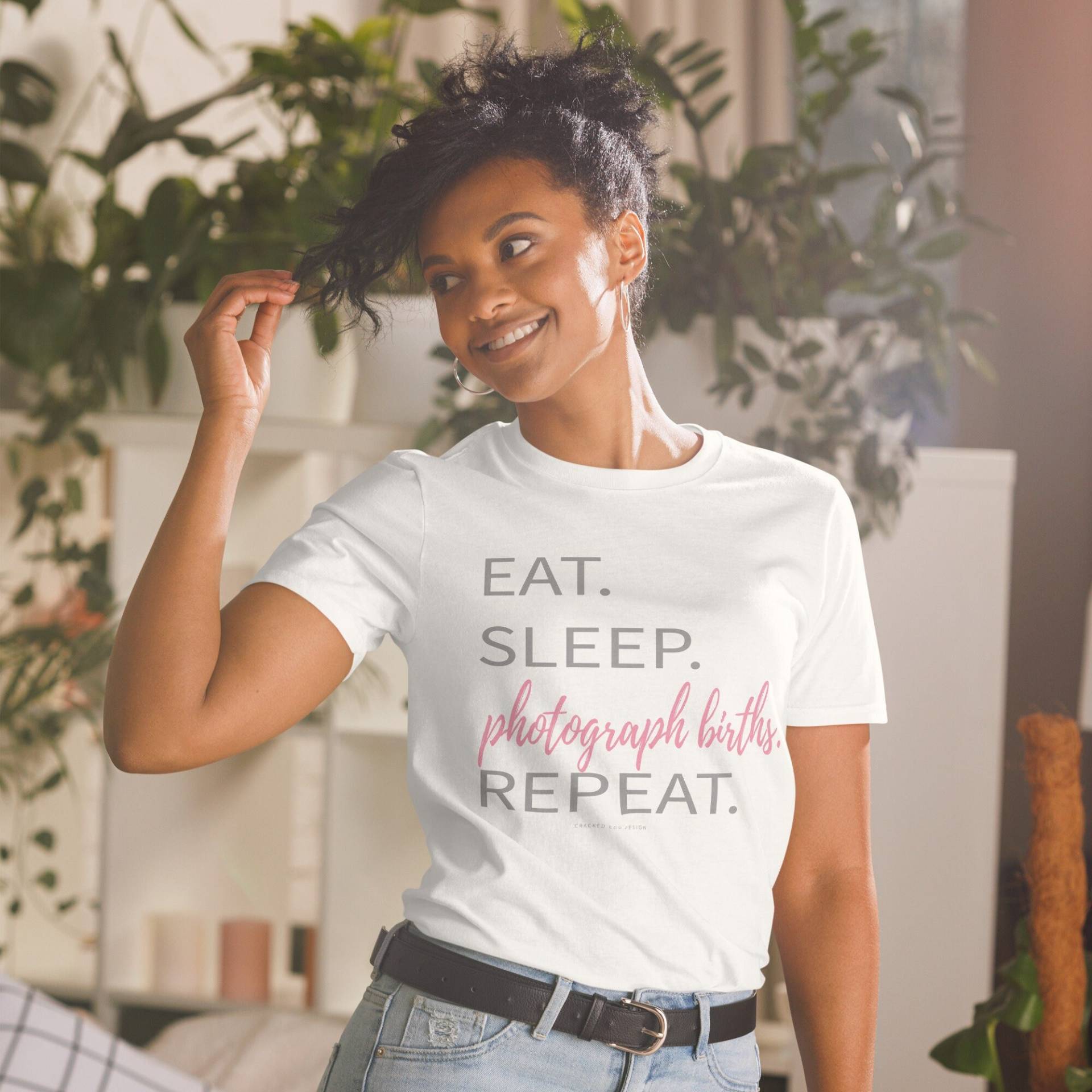 Geburt Fotograf, Essen, Schlafen, Geburten Fotografieren, Wiederholen, Lustige Fotografie, Kurzarm Unisex T-Shirt Geburt Fotograf, Essen, Schlafen, Geburten Fotografieren, Wiederholen, Lustige Fotografie, Kurzarm Unisex T-Shirt von CrackedEggDesign