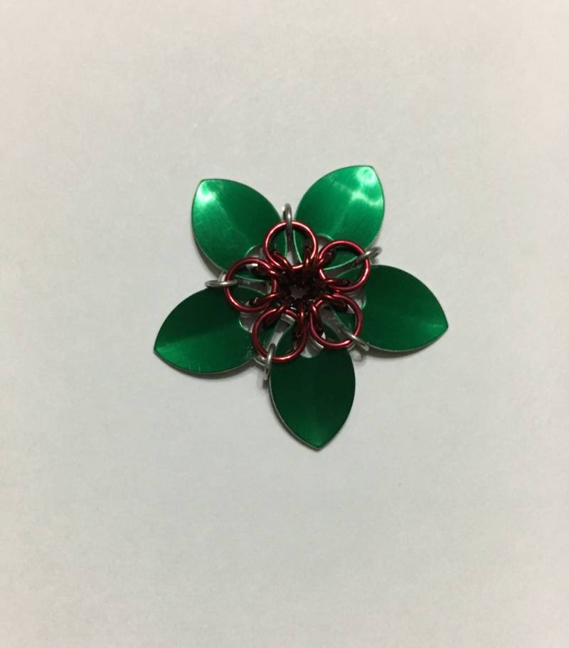 Chainmaille Schuppenblume von CraftAndCraftSammie