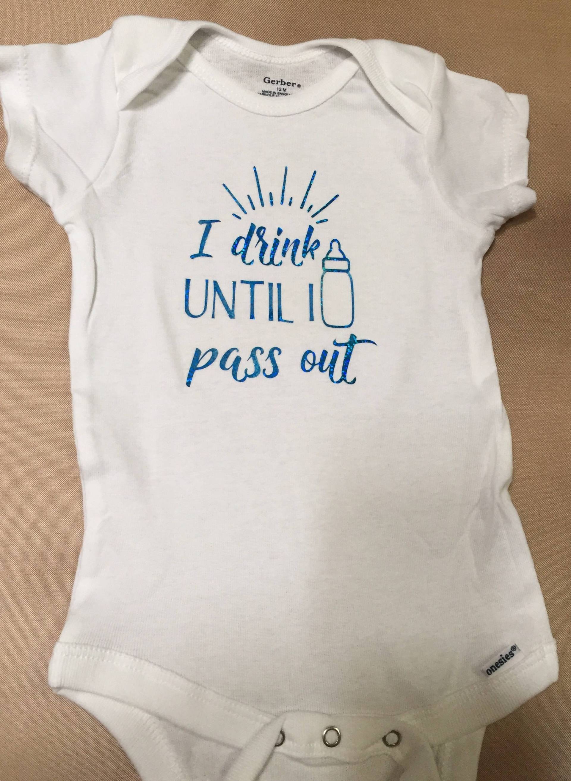 Htv Einzigartige Designs Auf Bodysuit von CraftByDebi