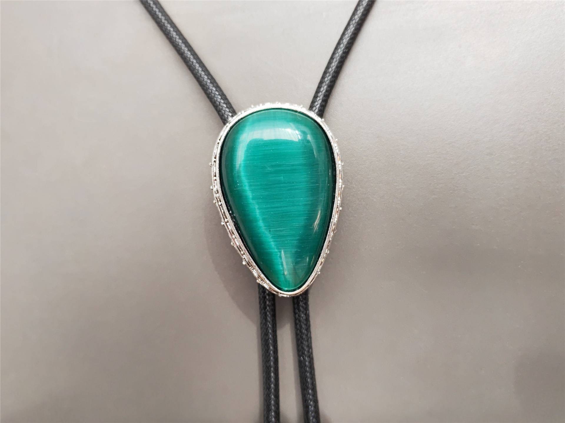 Birnenform Jade Bolo Tie - Western Cowboy Herren Groomsmen Bräutigam Bola Hochzeit Halskette Krawatte von CraftByJasper