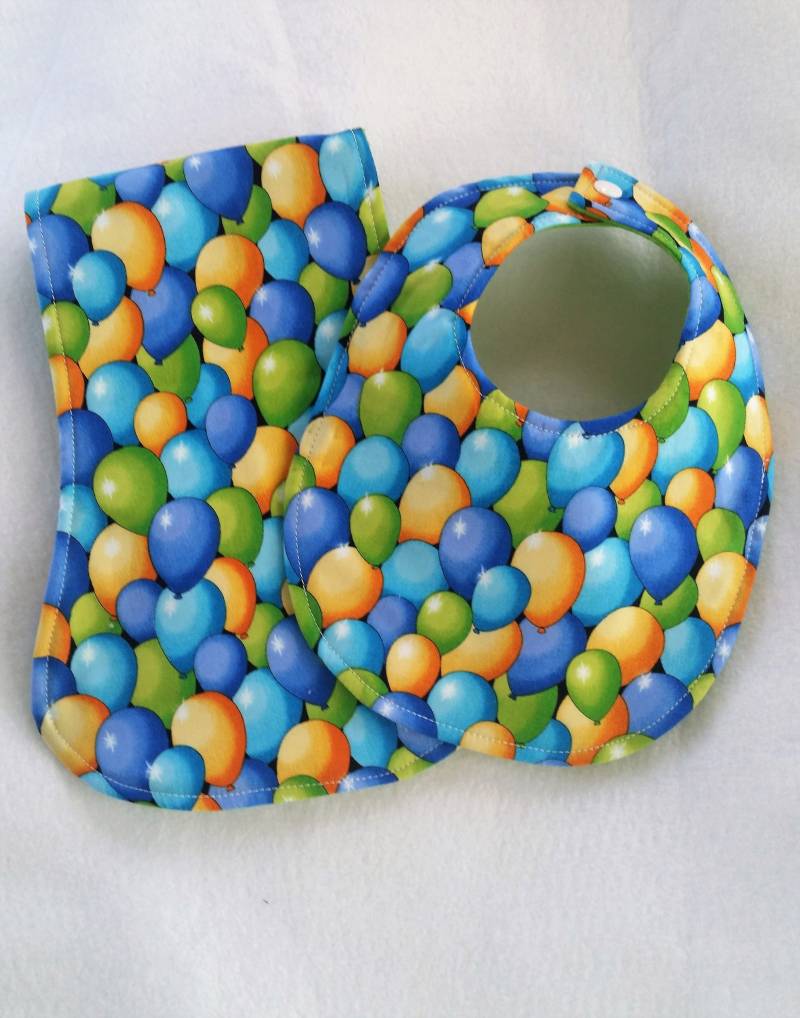 Buntes Bid Und Burp Tuch Aus Luftballons Für Deine Kleinen Buntes Bid Und Burp Tuch Aus Luftballons Für Deine Kleinen von CraftEtcByLeslie
