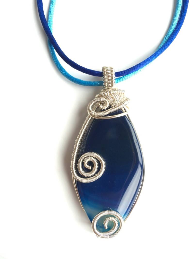 Blauer Achat Anhänger Eingefasst Mit Wirework - Halskette Geschenk Für Sie Schmuck Modeschmuck Blauer Achat Anhänger Eingefasst Mit Wirework - Halskette Geschenk Für Sie Schmuck Modeschmuck von CraftMastery