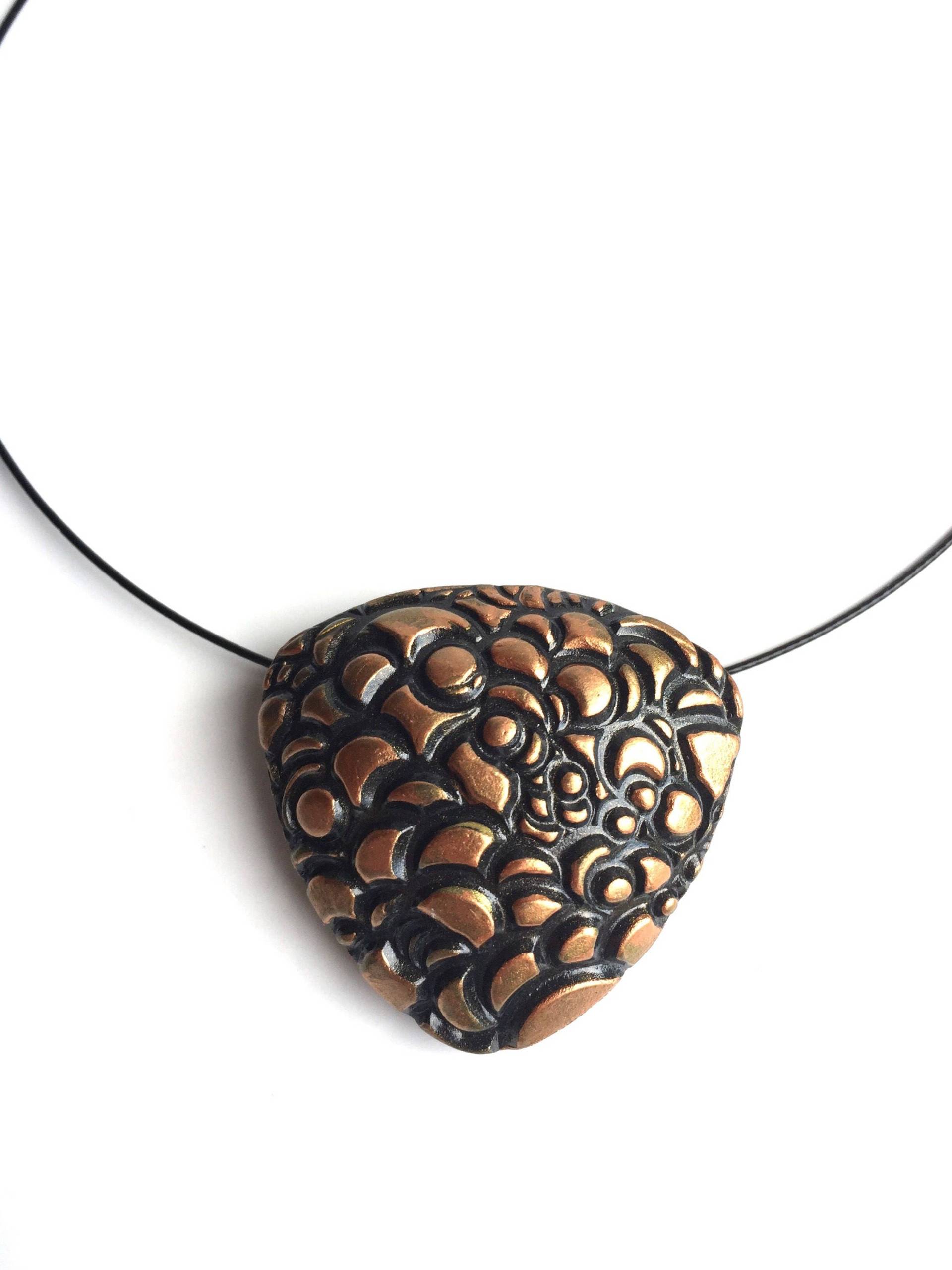 Hohl Gewölbt Schwarz Und Kupfer Abstraktes Design Halskette Anhänger Aus Polymer Clay - Fimo Schmuck Hohl Gewölbt Schwarz Und Kupfer Abstraktes Design Halskette Anhänger Aus Polymer Clay - Fimo Schmuck von CraftMastery