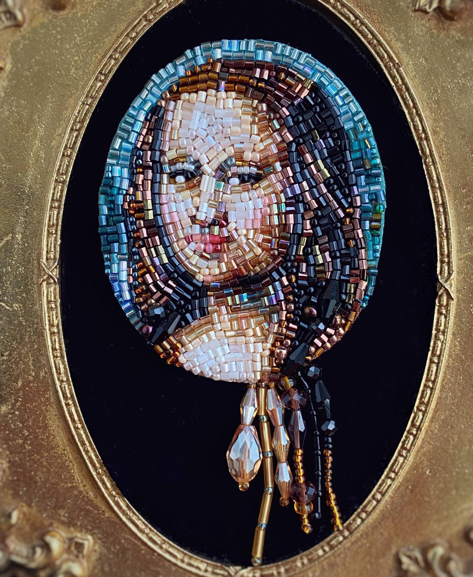 Mona Lisa Stickerei Brosche, Perlenbrosche Berühmtes Gemälde, Handgemachte Einzigartiges Frauen Geschenk, Portrait Perlenkunst, Stickschmuck von CraftPieToys