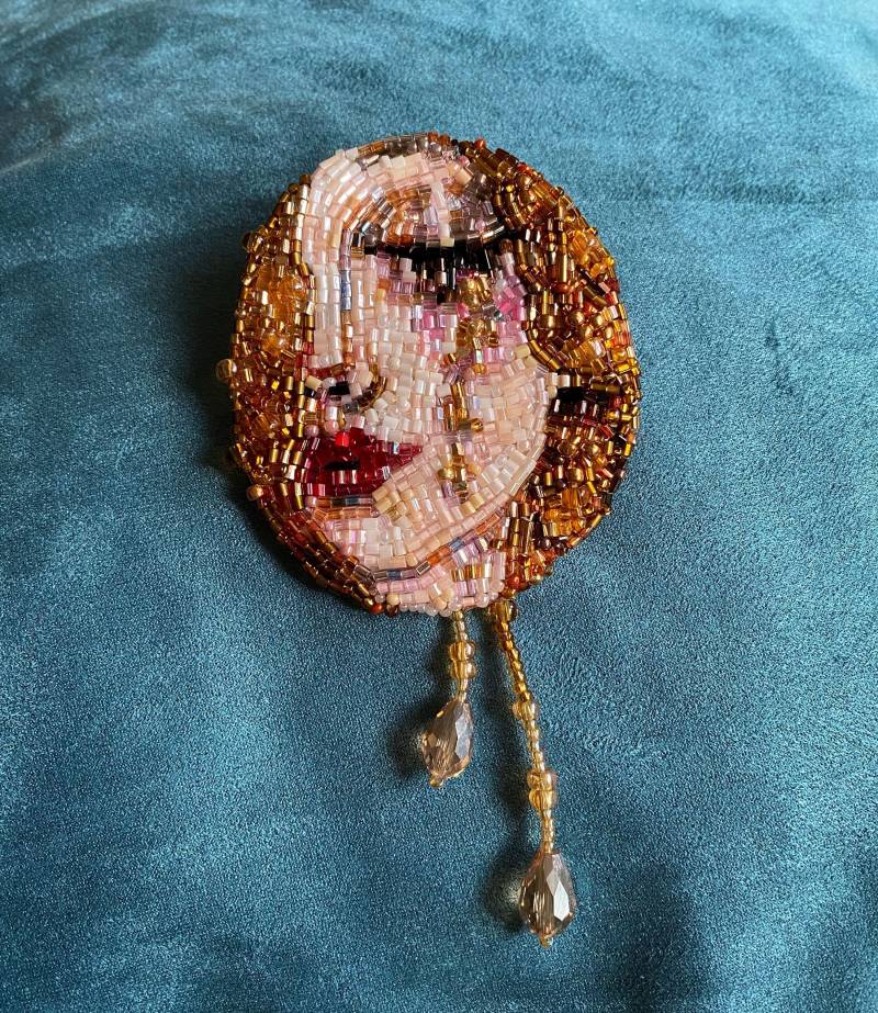 Perlenbrosche/Handgemachtes Besticktes Portrait Süße Accessoires Einzigartiger Schmuck, Geschenk Für Sie Perlenbrosche/Handgemachtes Besticktes Portrait Süße Accessoires Einzigartiger Schmuck, Geschenk Für Sie von CraftPieToys