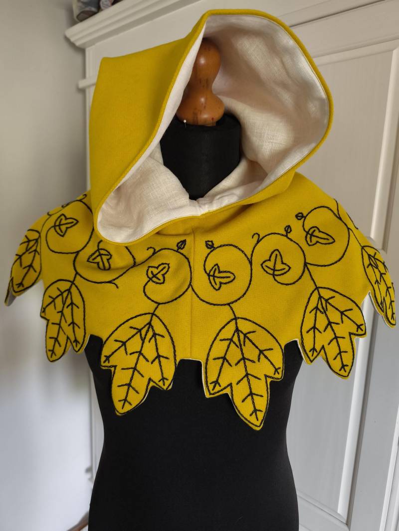 Gelbe Wollkapuze Aus Wolle Mit Handstickerei, Mittelalterliche Kapuze, Cosplaymaske von CraftStoreCz