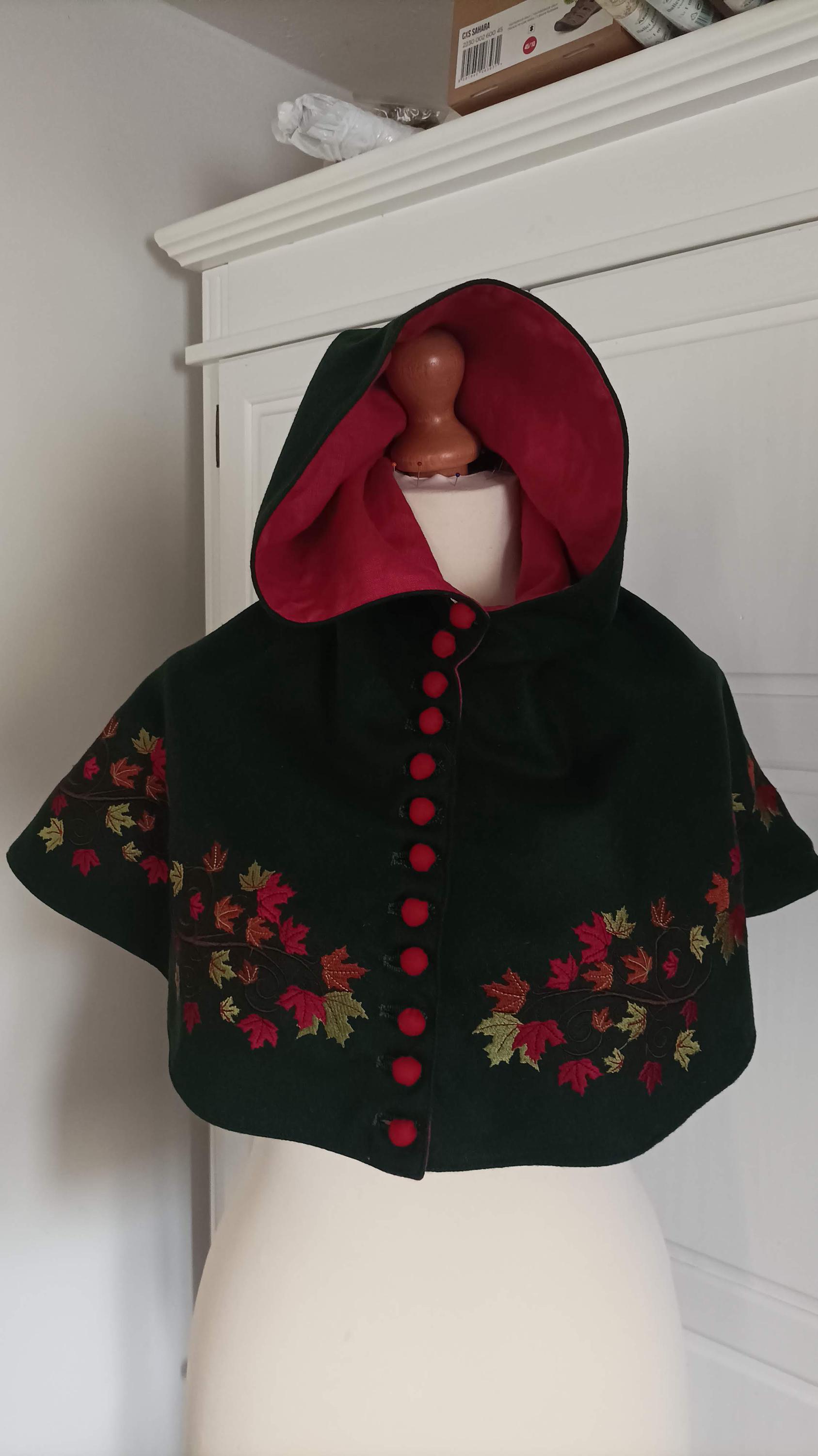 Mittelalterliches Kostüm, Wollumhang, Elfenkostüm, Cosplay, Mittelalter Gugel, Bestickte Gugel von CraftStoreCz