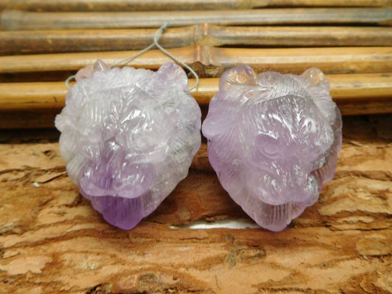Amethyst Löwe Anhänger. Kristall Perlen. Naturstein Schnitzerei Schmuck. Karve Edelstein Roter Tier Schmuck | B5104 von CraftStoreGoods