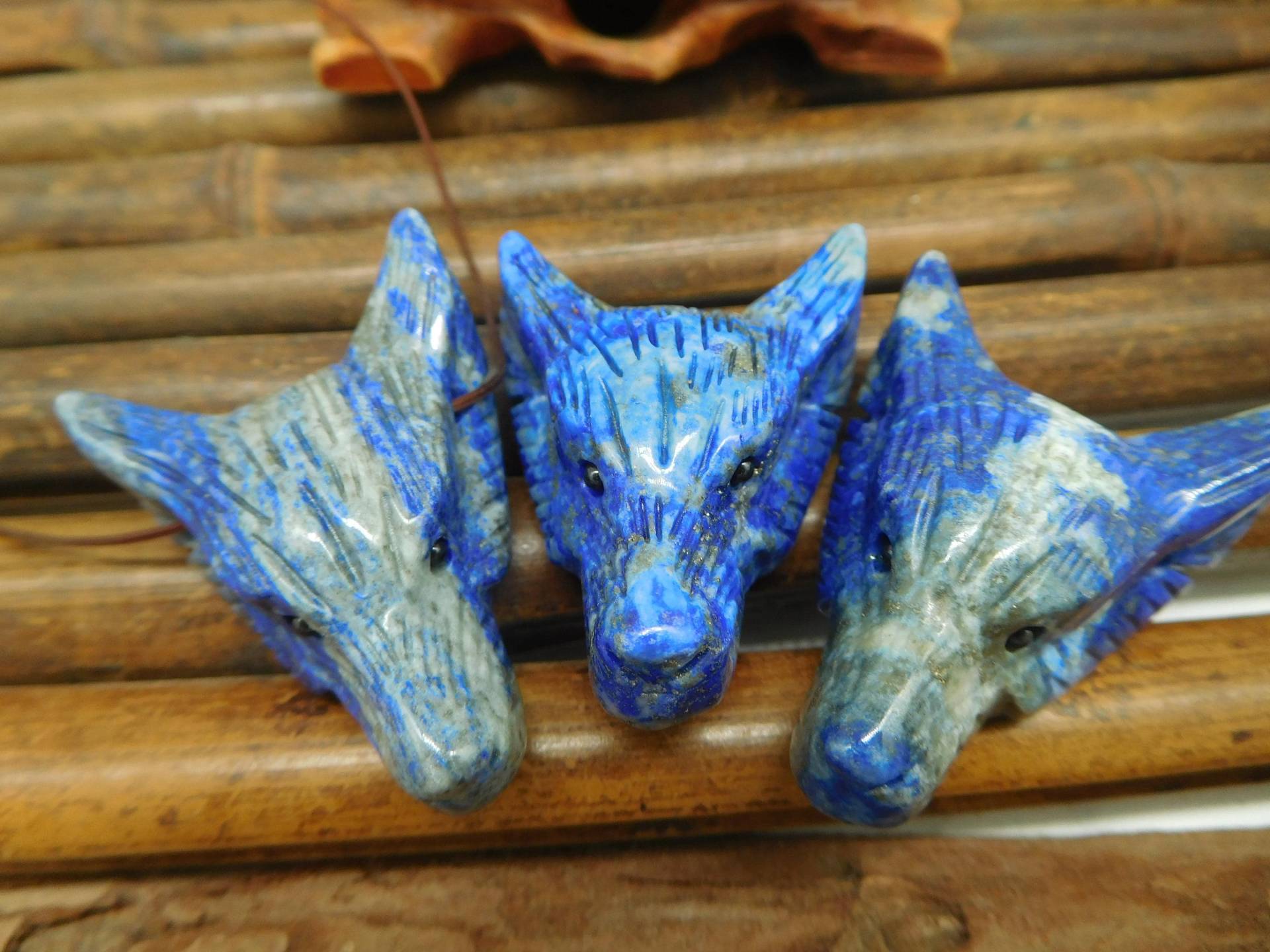 Blauer Wolf. Lapislazuli September Geburtsstein Geschnitztes Tier. Wolf-Mode. Kristall Tier Anhänger Geschenk. Edelstein Wolf | B5238 Blauer Wolf. Lapislazuli September Geburtsstein Geschnitztes Tier. Wolf-Mode. Kristall Tier Anhänger Geschenk. Edelstein Wolf | B5238 von CraftStoreGoods