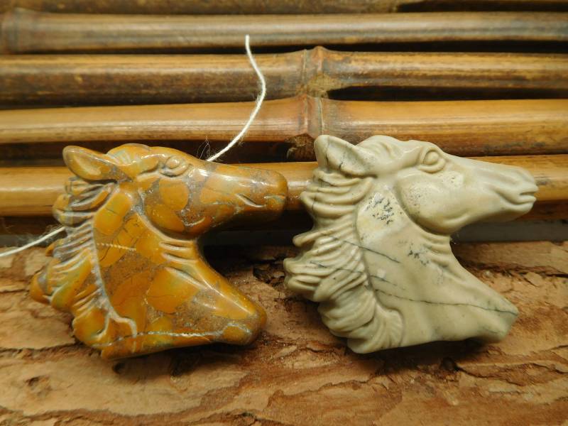 Chohua Jaspis Pferd. Schnitzerei Pferd Anhänger. Geschnitzte Tierperle. Figur. Pferdeliebhaber. Edelsteinpflegend. Tier. Geschenk | B5251 von CraftStoreGoods