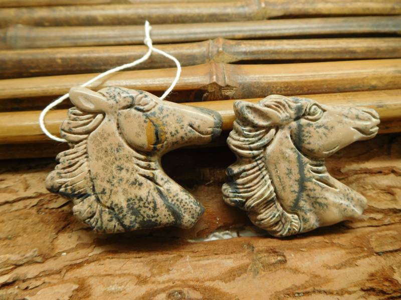 Chou Hua Jaspis Geschnitzter Pferdekopf Anhänger. Braune Anhänger Perlen Herstellung. Geschenk Für Arbeiter. Geschenkideen Freundin | B4486 von CraftStoreGoods