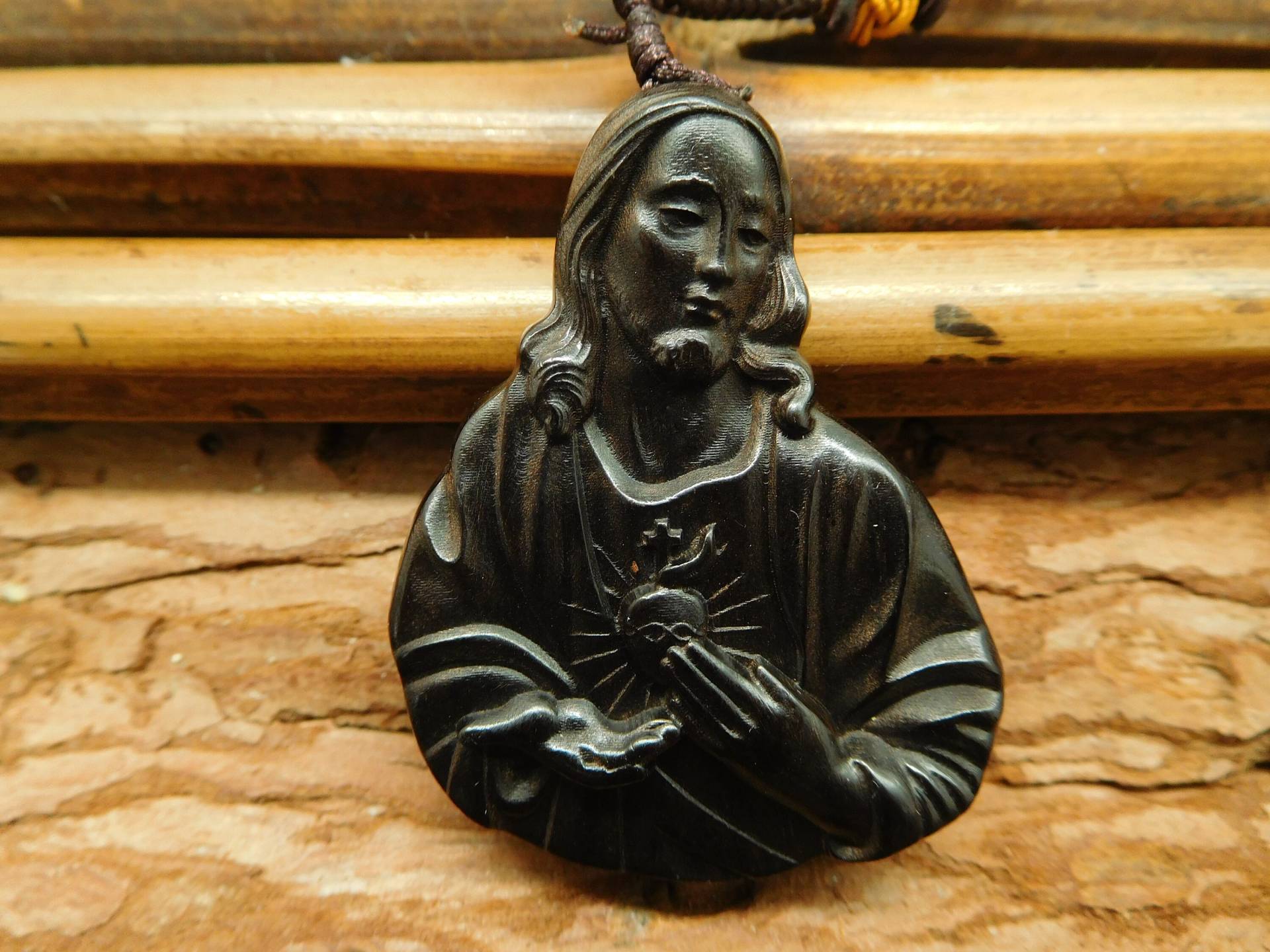 Ebenholz Holz Geschnitzt Ejesus Halskette. Holzschnitzerei Jesus Christ. Handwerk Jesus. Geschenk Für Christen Ebenholz Holz Geschnitzt Ejesus Halskette. Holzschnitzerei Jesus Christ. Handwerk Jesus. Geschenk Für Christen von CraftStoreGoods