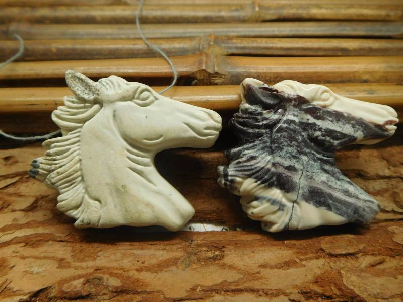 Edelsteinperle Schnitzen. Edelstein Pferdekopf. Pferd Anhänger. Natürlicher Edelstein. Tierliebhaber. Tierhandwerk. Heilkristall. Tier Geschenk von CraftStoreGoods