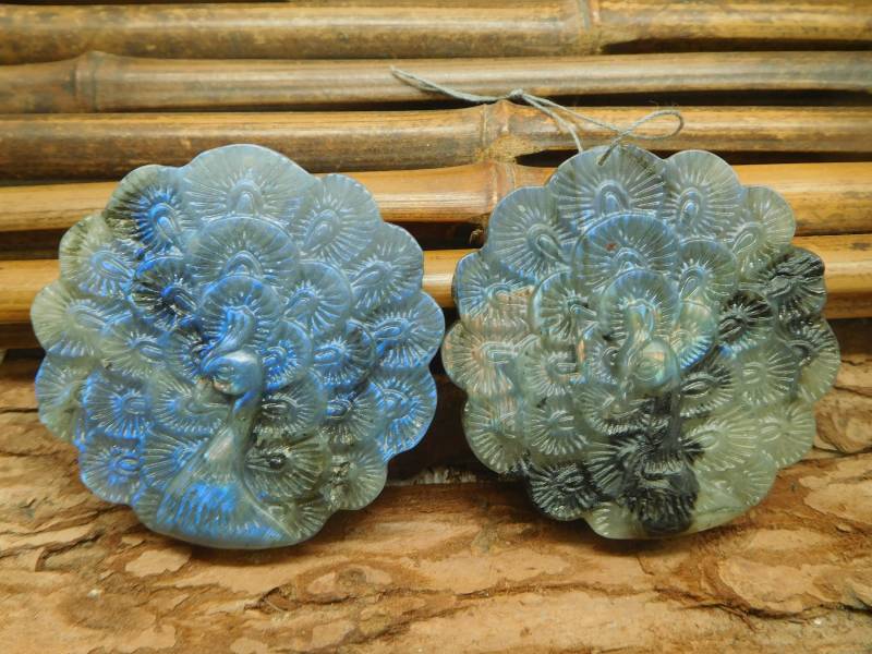 Erntedankfestverkauf. Schnitzen Labradorit Pfau Anhänger. Stein Schnitzen. & Geode Anhänger Geschnitzt | B5282 von CraftStoreGoods