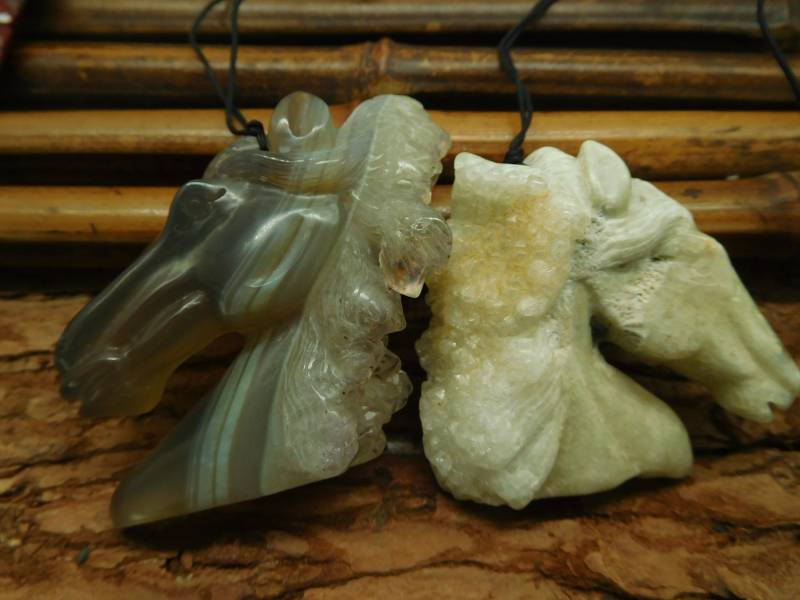 Geode Achat Pferd. Pferdeperle. Pferd Halskette. Tierhandwerk. Natürlicher Edelstein Tierschnur. Vater Geschenk | B4794 von CraftStoreGoods