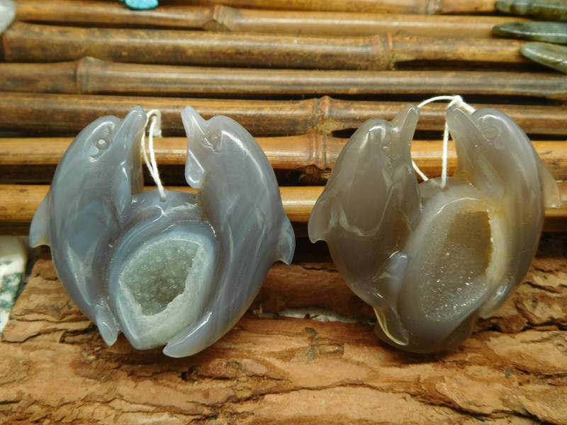 Geode Achat Schnitzen Delphin Anhänger. Geschnitzte Kristall Schnitzen Tier. Delphin-Anhänger. Heilenden Kristall. Steinschnitzerei | C1246 von CraftStoreGoods