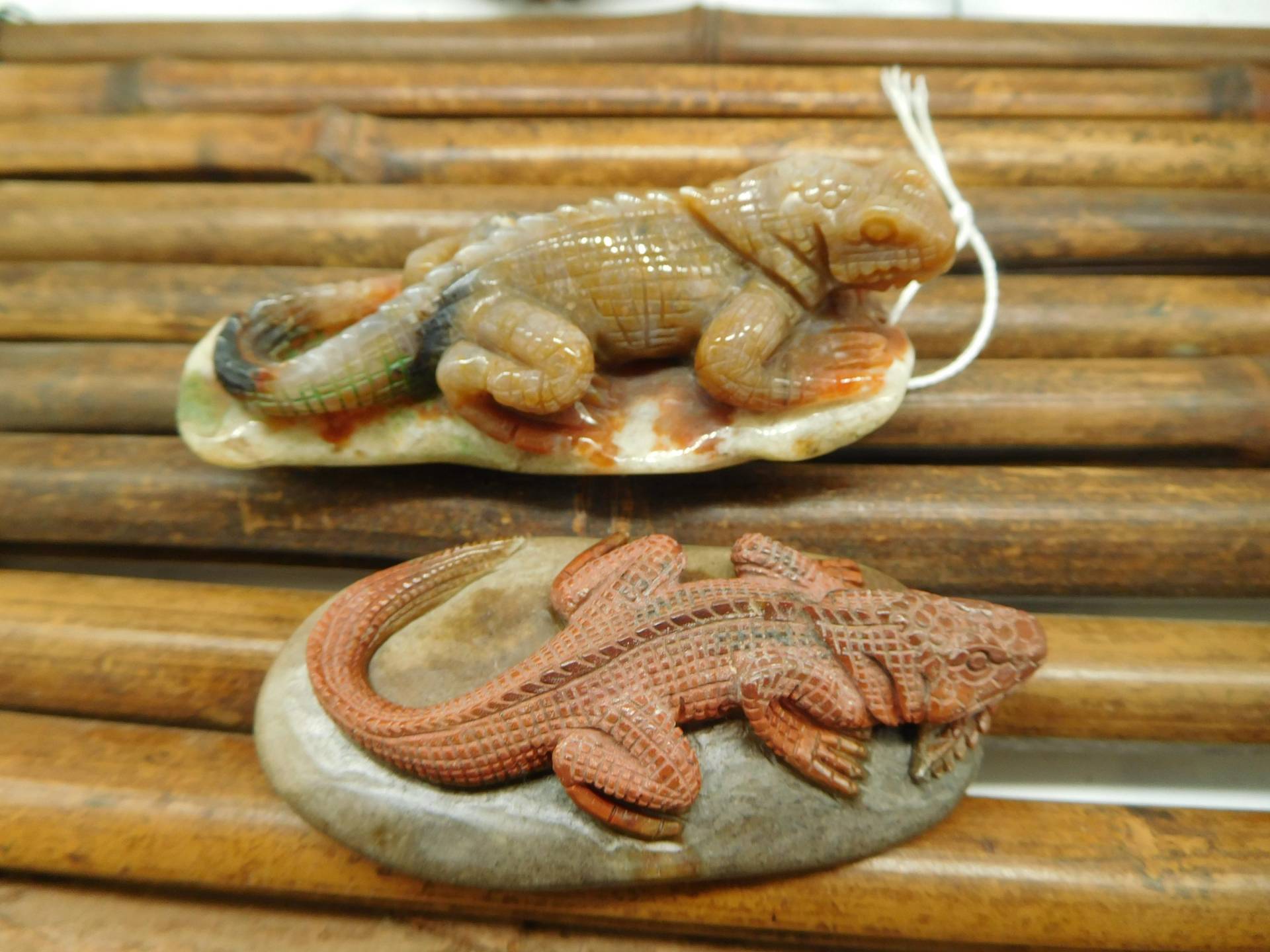 Geschnitzte Eidechse. Eidechse Anhänger. Ausgefallene Achat-Schnitzerei. Edelstein-Eidechse. Eidechsenperle. Tier Handwerk. Liebhaber Geschenk von CraftStoreGoods