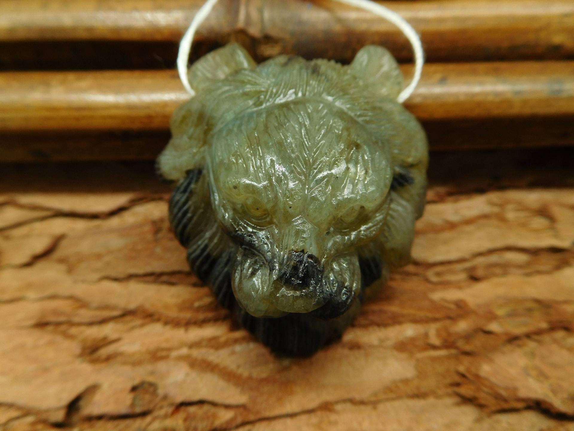 Geschnitzte Labradorit Löwe Anhänger. Glänzende Wilde Tier Schmuck Unisex Geschenk. Beste Geschenke. Natürliche Stein Edelstein | B1466 von CraftStoreGoods