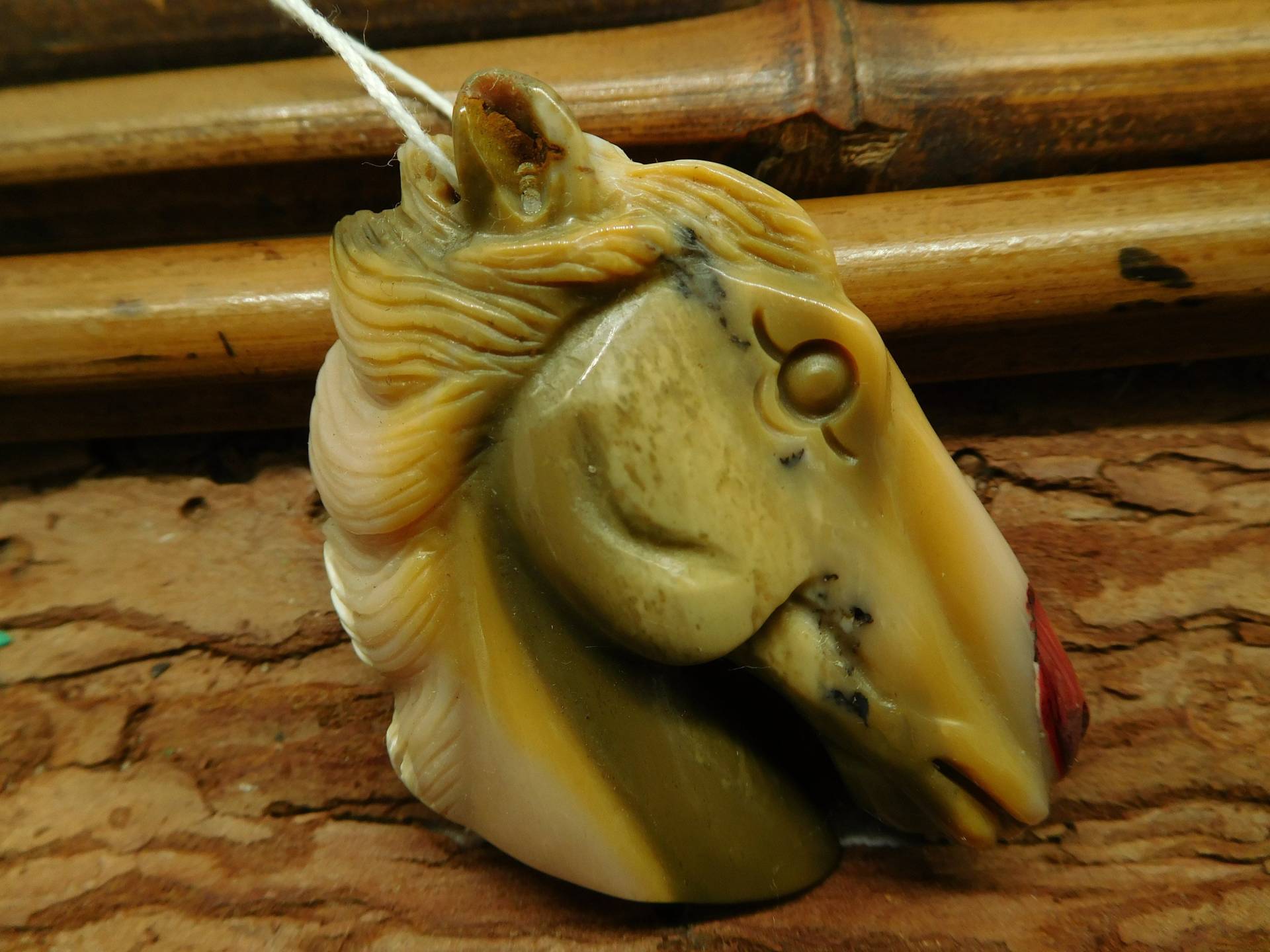 Geschnitzte Pferd Kopf. Mookaite Jasper Geschnitzt Anhänger. Natürliche Edelstein Pferd. Perle. Tier Schnitzen. Personalisiertes Geschenk | C1092 Geschnitzte Pferd Kopf. Mookaite Jasper Geschnitzt Anhänger. Natürliche Edelstein Pferd. Perle. Tier Schnitzen. Personalisiertes Geschenk | C1092 von CraftStoreGoods