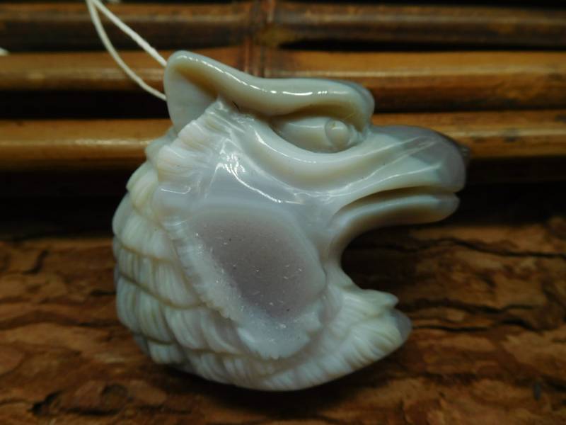 Geschnitzter Wolf Anhänger. Wolfsliebhaber. Edelsteinschnitzerei. Geode Achat Wolf. Totem. Wolfsgeist. Natürlicher Edelstein. Tierschnitzerei | C1247 von CraftStoreGoods