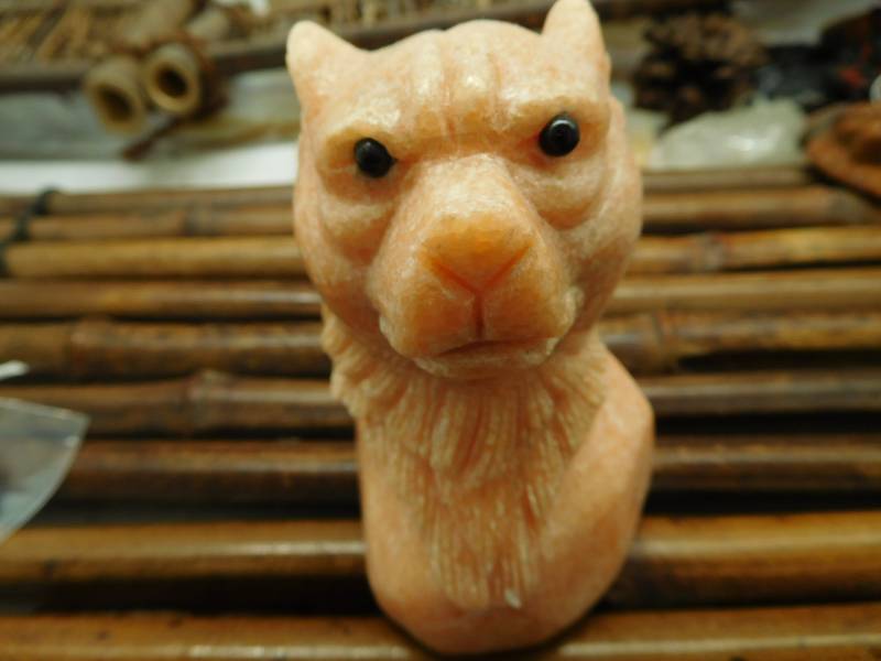 Handgeschnitzter Oranger Jaspis Wolf. Wolf Geschenk. Orange Edelstein Wolfsgeist Personalisiertes Tierliebhaber Geschenk | D0288 von CraftStoreGoods