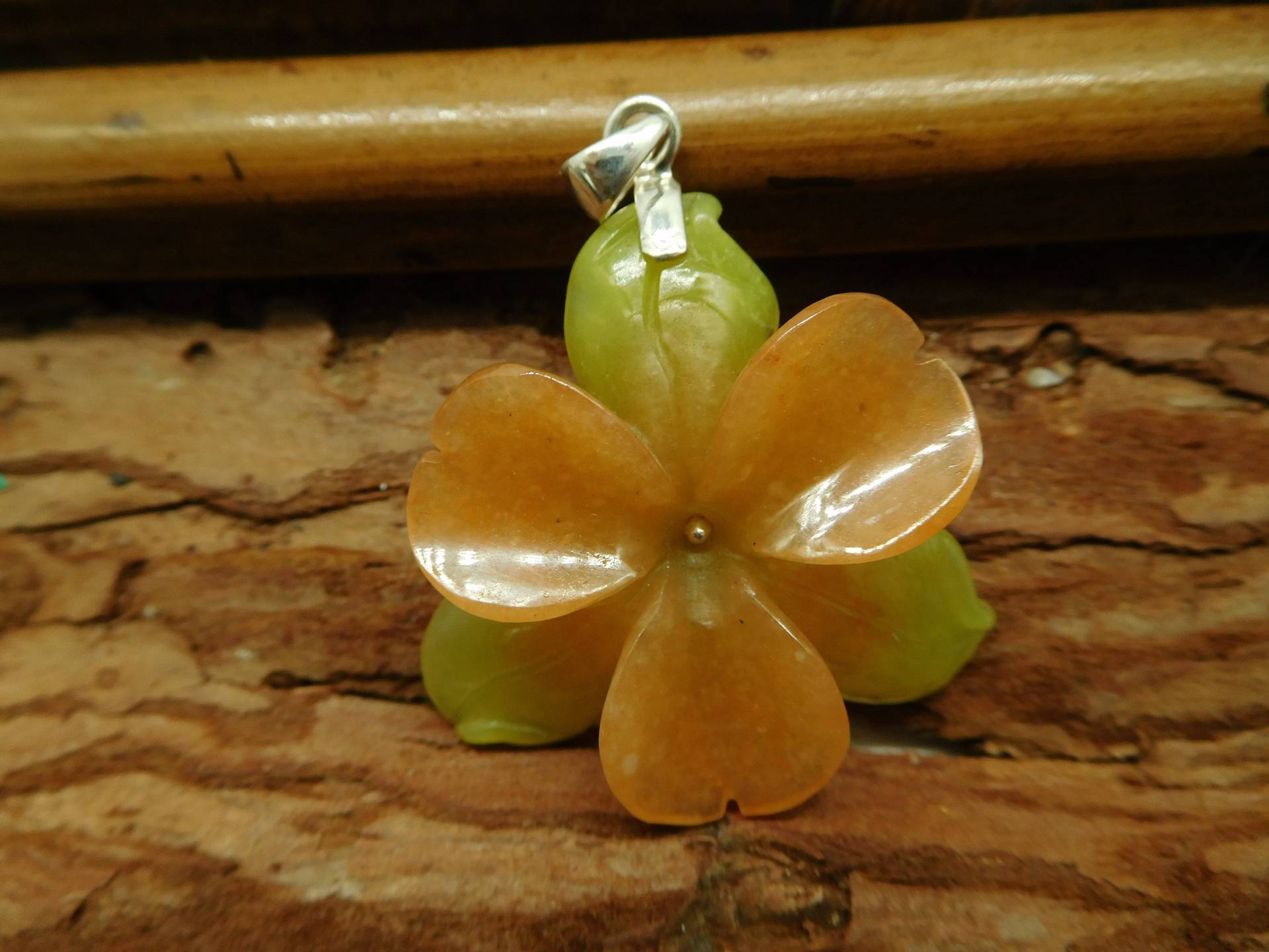 Intarsie Edelstein Blume. Handgefertigter Gelbquarz Und Oranger Jaspis Silber Anhänger | B4285 von CraftStoreGoods