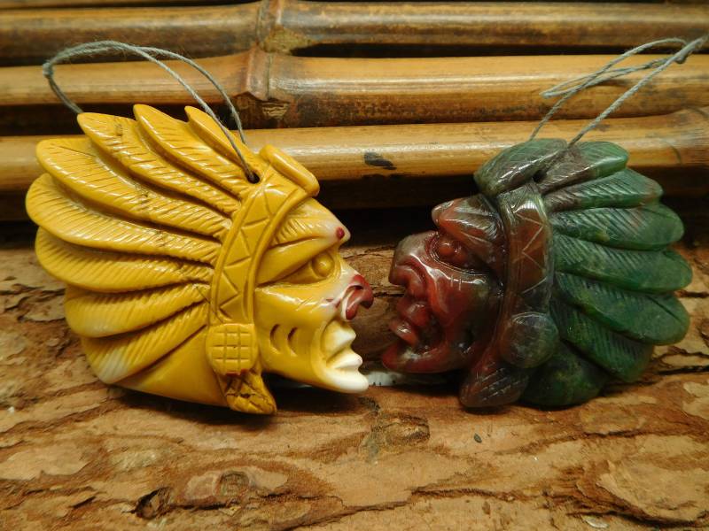 Krieger Anhänger. Stammeskopf. Natürliche Achat Schmuckschnitzerei. Premium Perlen Geschenk Für Freund. Schnitzerei Edelstein Anhänger | B4968 von CraftStoreGoods