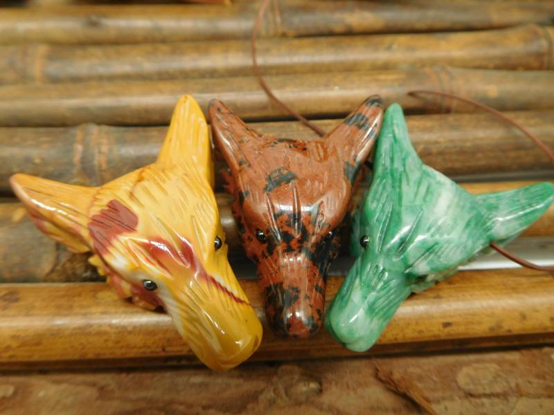 Kristall Wolf Schnitzen. Weißer Anhänger. Howlith Wolfskopf. Edelstein Schmuck. Howlingw Wolf. Erntedank Geschenk | B5237 von CraftStoreGoods