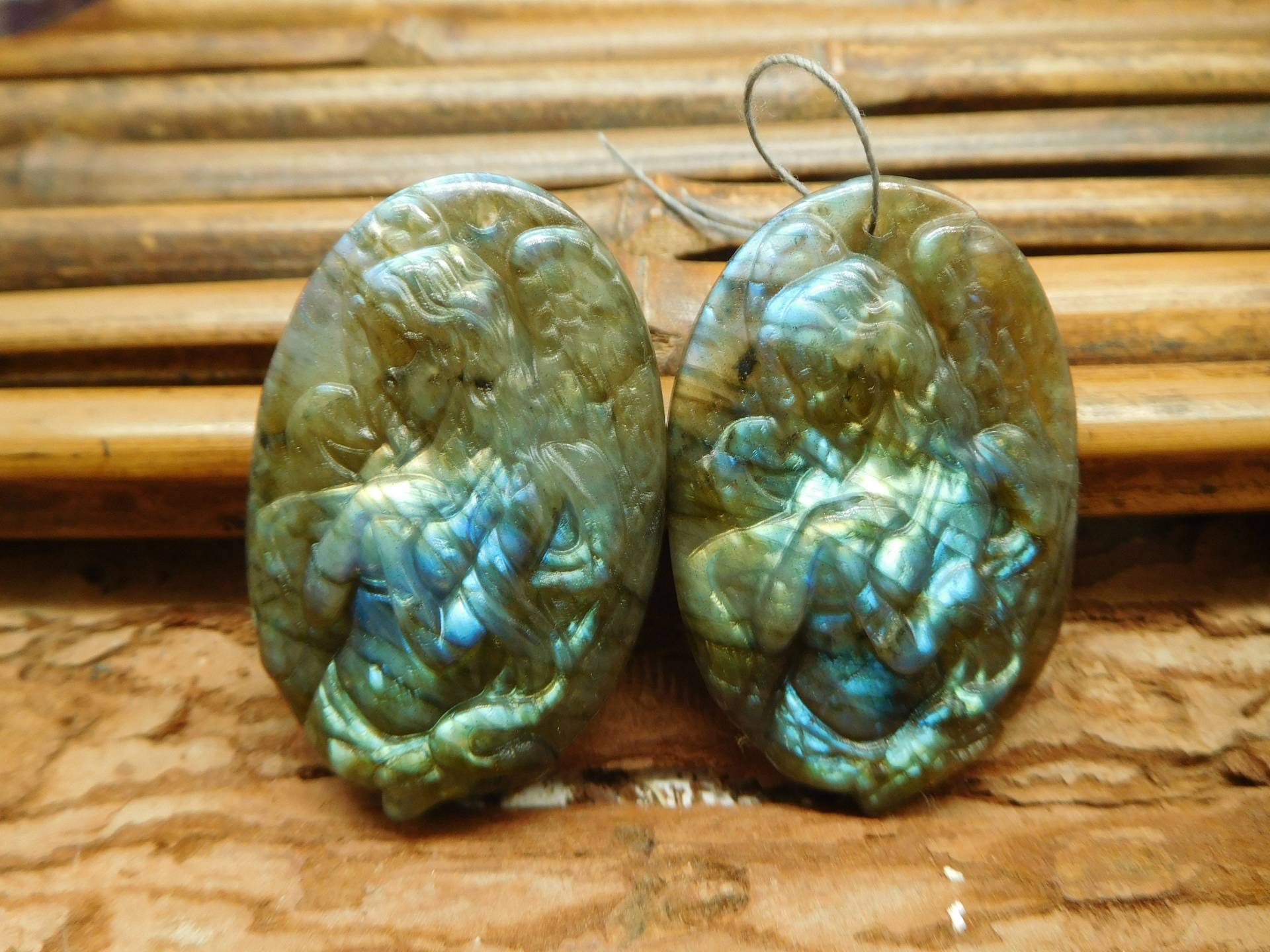 Labradorit Engel Carving Anhänger. Geschnitzter Kristall Blauer Handwerk. Unisex Schmuck | B5230 von CraftStoreGoods