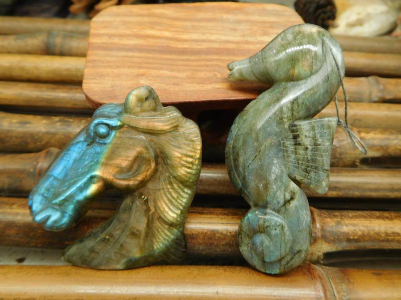 Labradorit Schnitzen Seepferdchen Anhänger. Edelstein Kristall Geschenk Für Kind. Tier. Schwarzer Freitag | C1374 von CraftStoreGoods