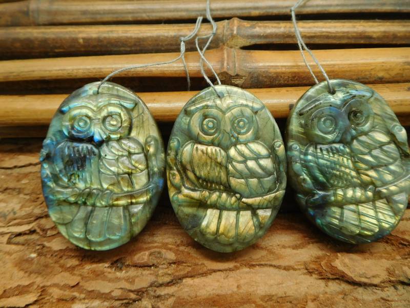 Labradorit Schnitzerei Schmuck. Eule Edelstein Perle. Karve Anhänger. Süßer Tieranhänger Blau Eule Anhänger | B5116 von CraftStoreGoods