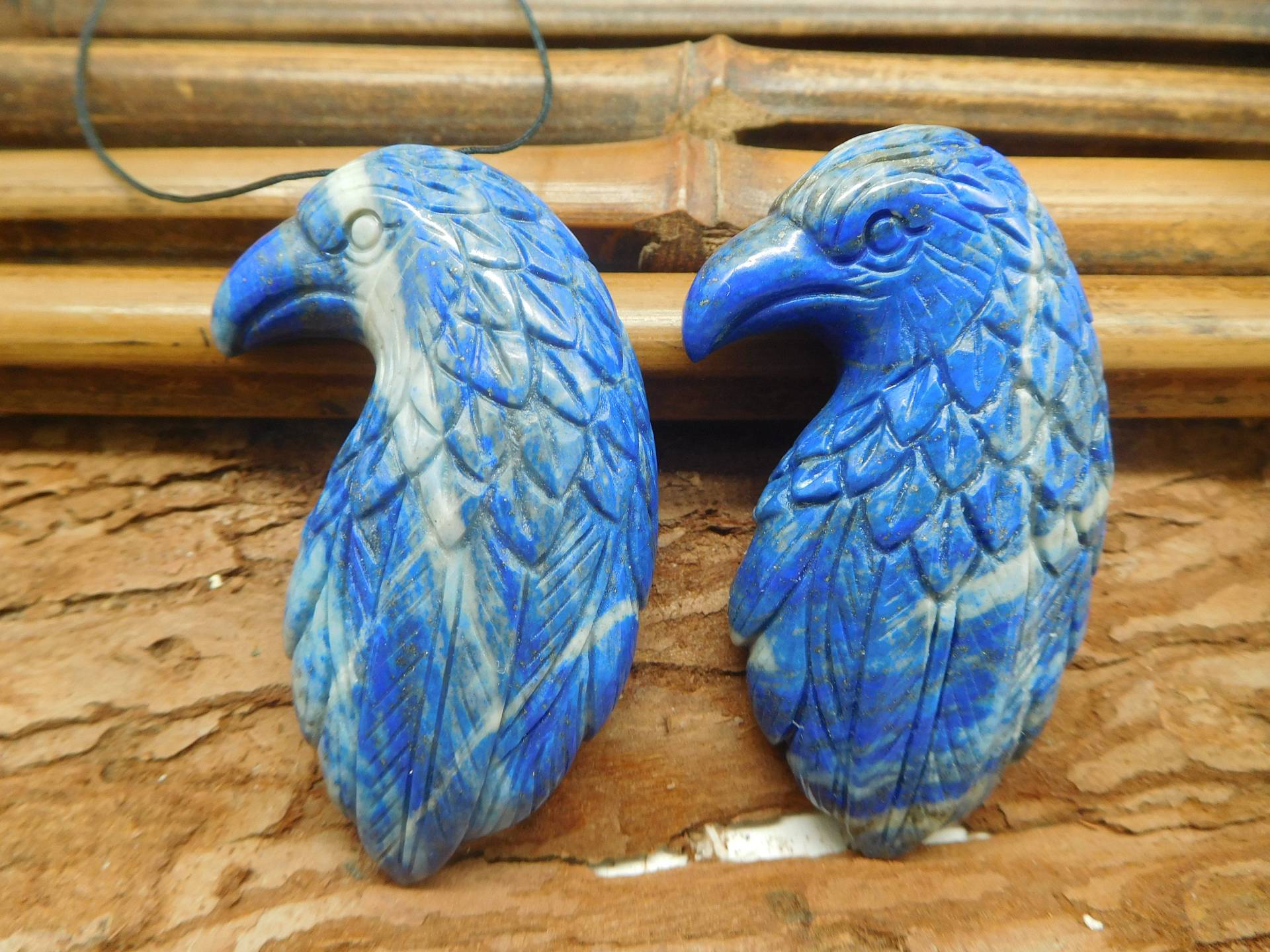 Lapis Lazuli Adler Anhänger. Blauer Edelstein Geschnitzter Vogel Halskette. Kristall Schnitzen Adler. Schnitzperle. Anhänger | B5243 von CraftStoreGoods