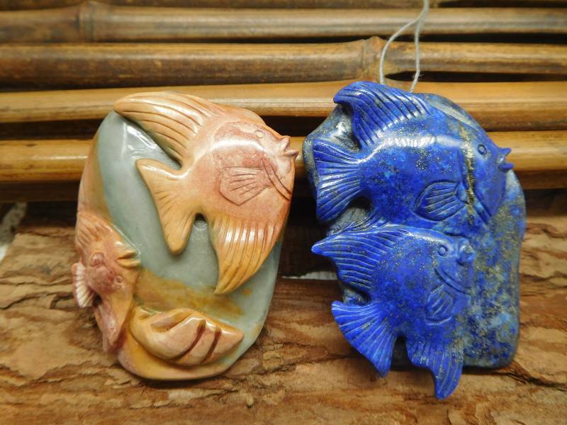 Lapislazuli Schnitzen Fisch Anhänger Bead. Handgemachtes Geschenk. Kristall Anhänger. Edelstein Tier Schmuckherstellung | B5274 von CraftStoreGoods