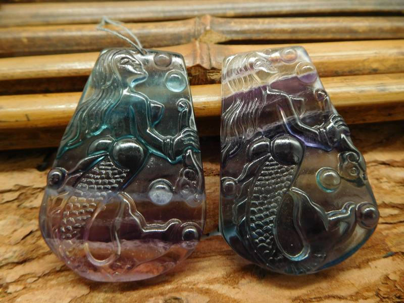 Lila Kristall Geschnitzte Meerjungfrau. Blauer Sirenen Anhänger. Fluorit Meerjungfrau Anhänger. Handgefertigtes Geschenk. Handgemachtes Handwerk von CraftStoreGoods