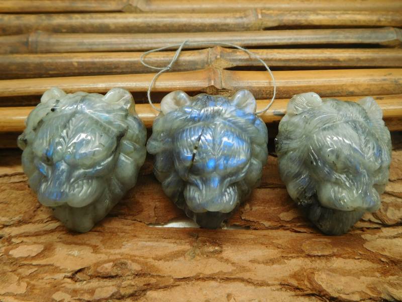 Löwen Schnitzen. Schnitzender Löwenkopf. Löwe Anhänger. Tierschnitzerei. Schnitzen Labradorit Löwen. Tier Schmuckstein Schmuck Anhänger | B5289 von CraftStoreGoods
