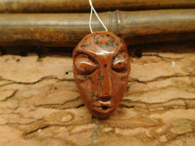 Mahagoni Obsidian Carving Alien Bead. Schnitzerei Edelstein Schmuck. Red Schmuck Pendant. Pendant Perlen Unisex Gift | B1208 von CraftStoreGoods