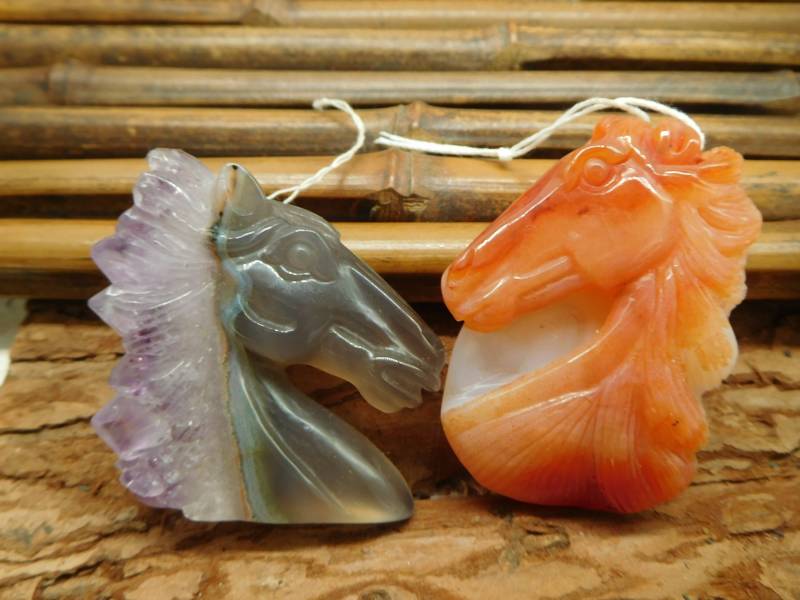 Natürliche Achat Pferdekopf Perlen. Täglicher Anhänger. Edelstein Anhänger Karabiner Edelstein. Carve Stein Schnitztier | C0803 von CraftStoreGoods