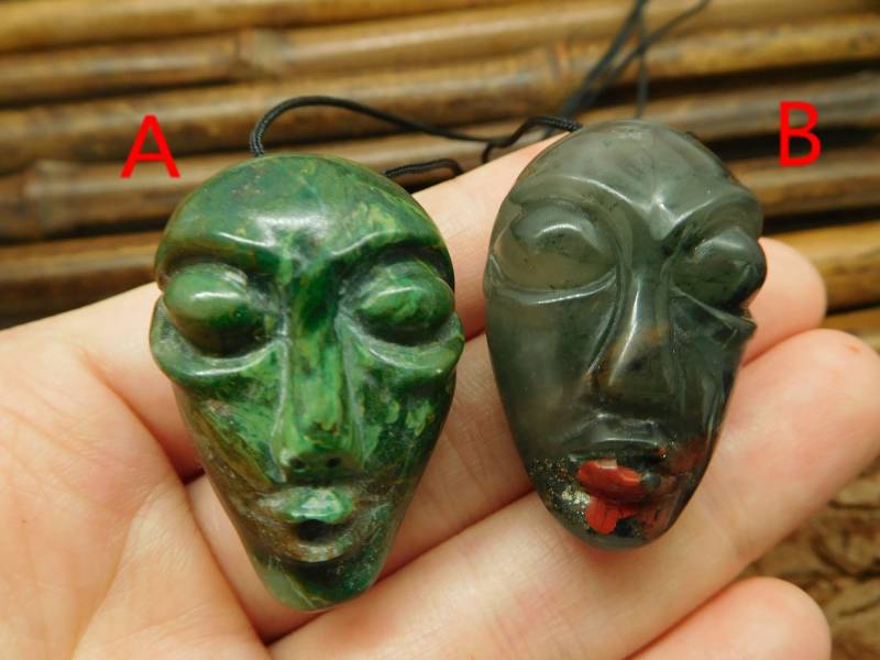 Natürliche Edelstein Schnitzen Perle. Alien Halskette Besonderes Geschenk. Unisex Schnur. Cabochon. Schnitzen Perlen. Steinperlen | C1210 von CraftStoreGoods