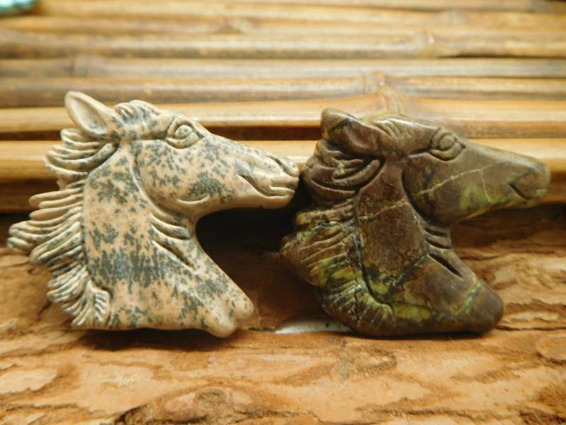 Natürlicher Serpentin Pferdekopf. Chohua Jaspis Pferd Anhänger. Edelstein Geschnitzter Pferdeschmuck. Pferde Kollektion. Pferdekopf Schnitzerei von CraftStoreGoods