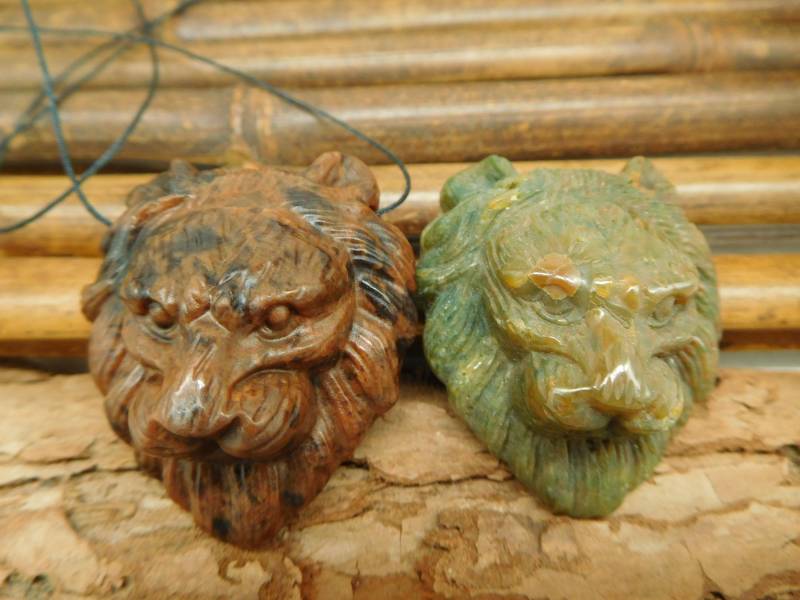 Ozean Jaspis Löwe. Geschnitzter Löwe-Anhänger. Edelstein-Schnitzerei. Löwenkopf. Natürliche Edelsteinperle. Tierschnitzerei. Tier Anhänger. | B5025 von CraftStoreGoods