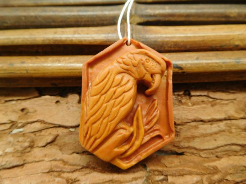 Rabe Schnitzerei. Achat Edelstein Vogel Anhänger 48 X 35 10 Mm | B1640 von CraftStoreGoods