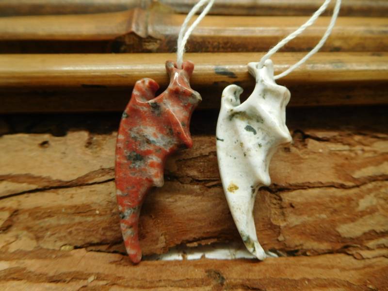 Roter Streifen Jaspis Schnitz Drachen Anhänger. Flügelperle. Edelstein Schnitzflügel. Tierhandwerk. Tier Drachenperle. Geschenk | B1915 von CraftStoreGoods
