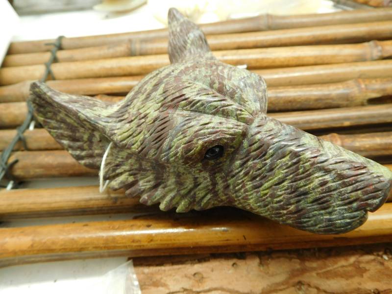 Schnitzerei Großer Wolfskopf. Edelstein Wohndekoration. Wolf Totem. Spirituelle Dekoration Geschenk. Natürlicher Handgemachter Stein. Geschenkstein von CraftStoreGoods