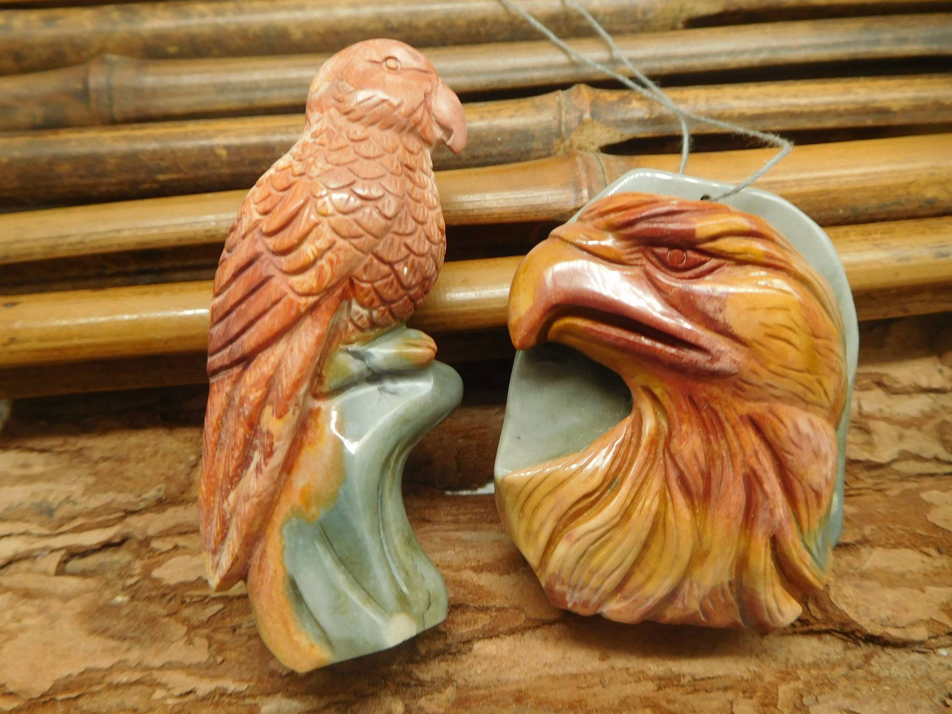 Schnitzerei Succor Jaspis Schnitzen Papagei Anhänger. Edelstein Schmuck. Vogel Anhänger Schnitzen. Kristall Rabenschmuck. Schwarzer Freitag | B5273 von CraftStoreGoods