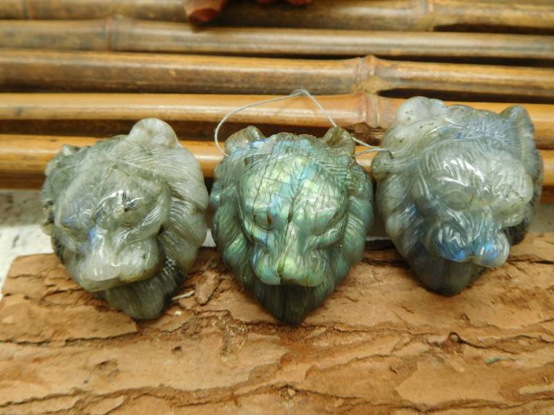 Schwarzer Freitag. Labradorit Löwe Anhänger. Edelstein-Schnitzerei. Löwen Schnitzen. Schnitzerei. Löwe. Erntedank Geschenk | B4902 von CraftStoreGoods