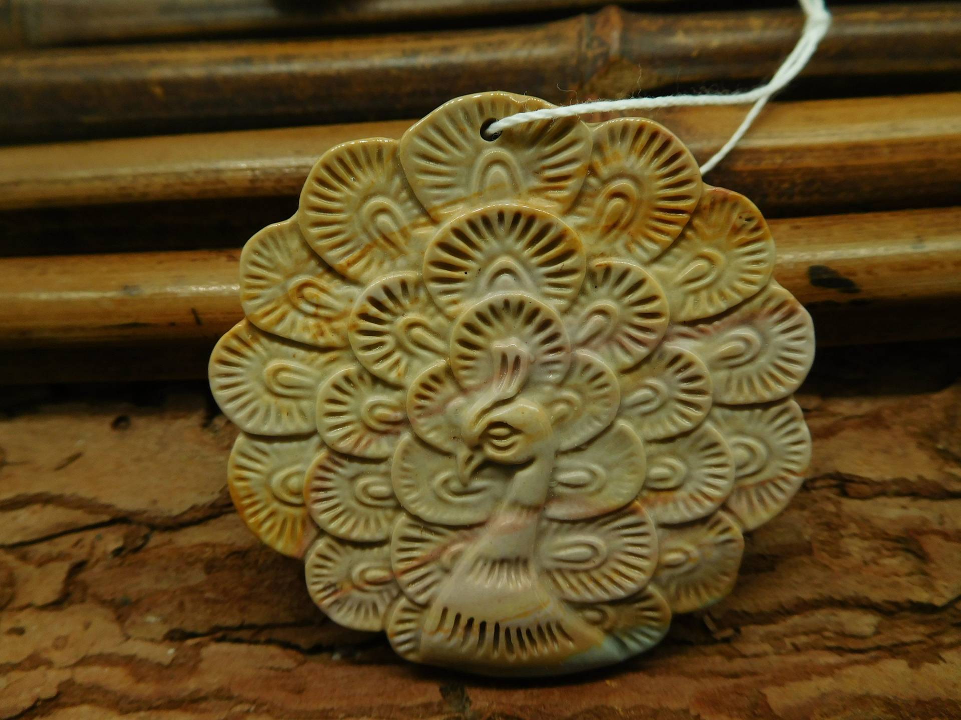 Succor Creek Bild Jasper Schnitzen Pfau. Tier-Anhänger. Pfau Perle Anhänger Geschenk Für Sie. Natürliche Edelstein Perlen | B4247 von CraftStoreGoods