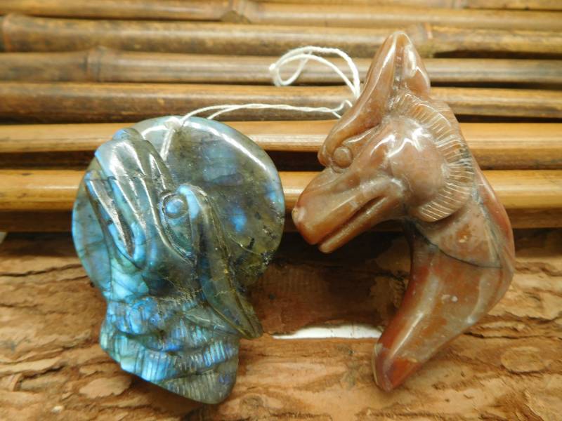 Tier Edelstein Schnitzerei. Handgeschnitzter Wolf Anhänger. Fancy Achat Liebhaber. Personalisierte Geschenkanhänger | C0617 von CraftStoreGoods