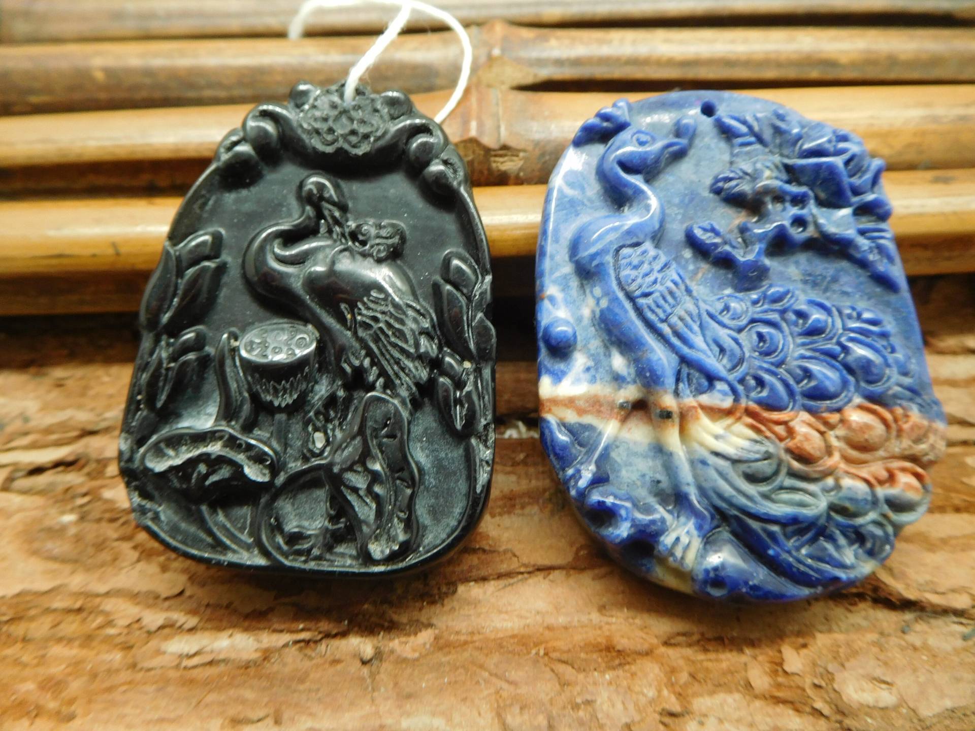 Tierschnitzerei Obsidian Perle. Edelstein Schnitzel Pfau Anhänger. Schnitzerei Weihnachtsgeschenk. Handamde Geschenk | B3966 von CraftStoreGoods